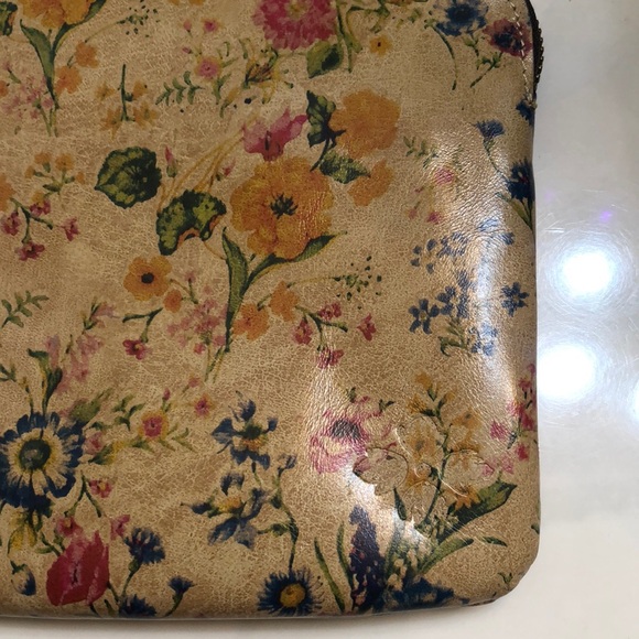 Patricia Nash Cassini Full Grain Leather Wristlet Prairie Rose Print NWT & Card - Picture 6 of 13